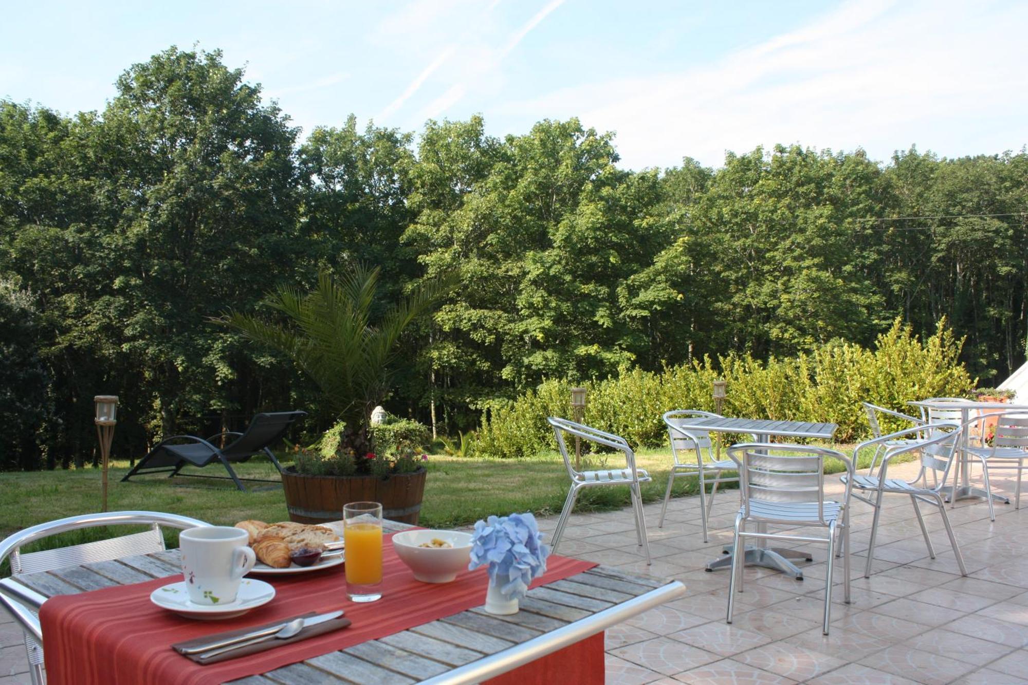 Latitude Ouest Hotel Restaurant & Spa Locronan Exterior foto