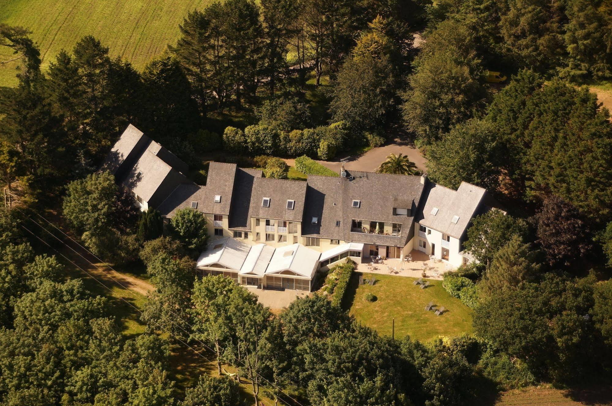Latitude Ouest Hotel Restaurant & Spa Locronan Exterior foto