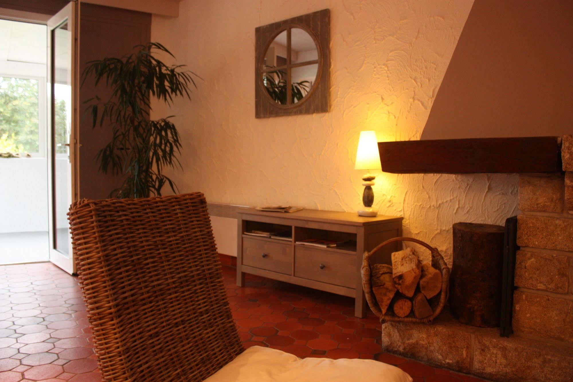 Latitude Ouest Hotel Restaurant & Spa Locronan Exterior foto