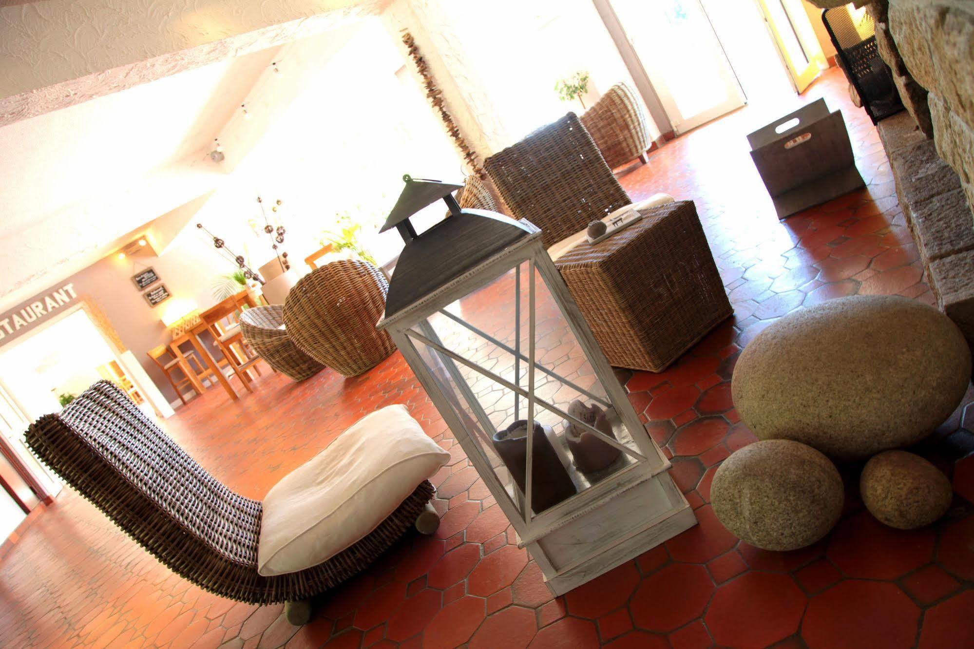 Latitude Ouest Hotel Restaurant & Spa Locronan Exterior foto