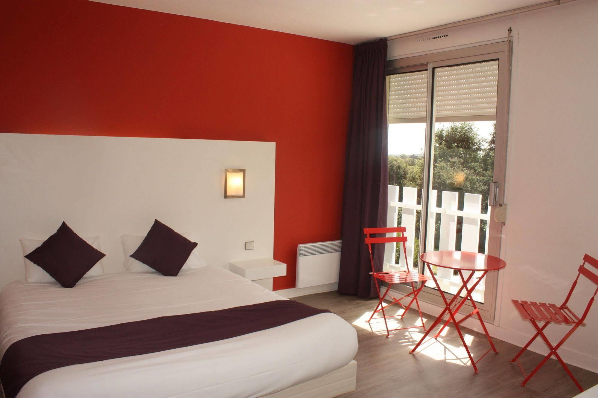 Latitude Ouest Hotel Restaurant & Spa Locronan Exterior foto